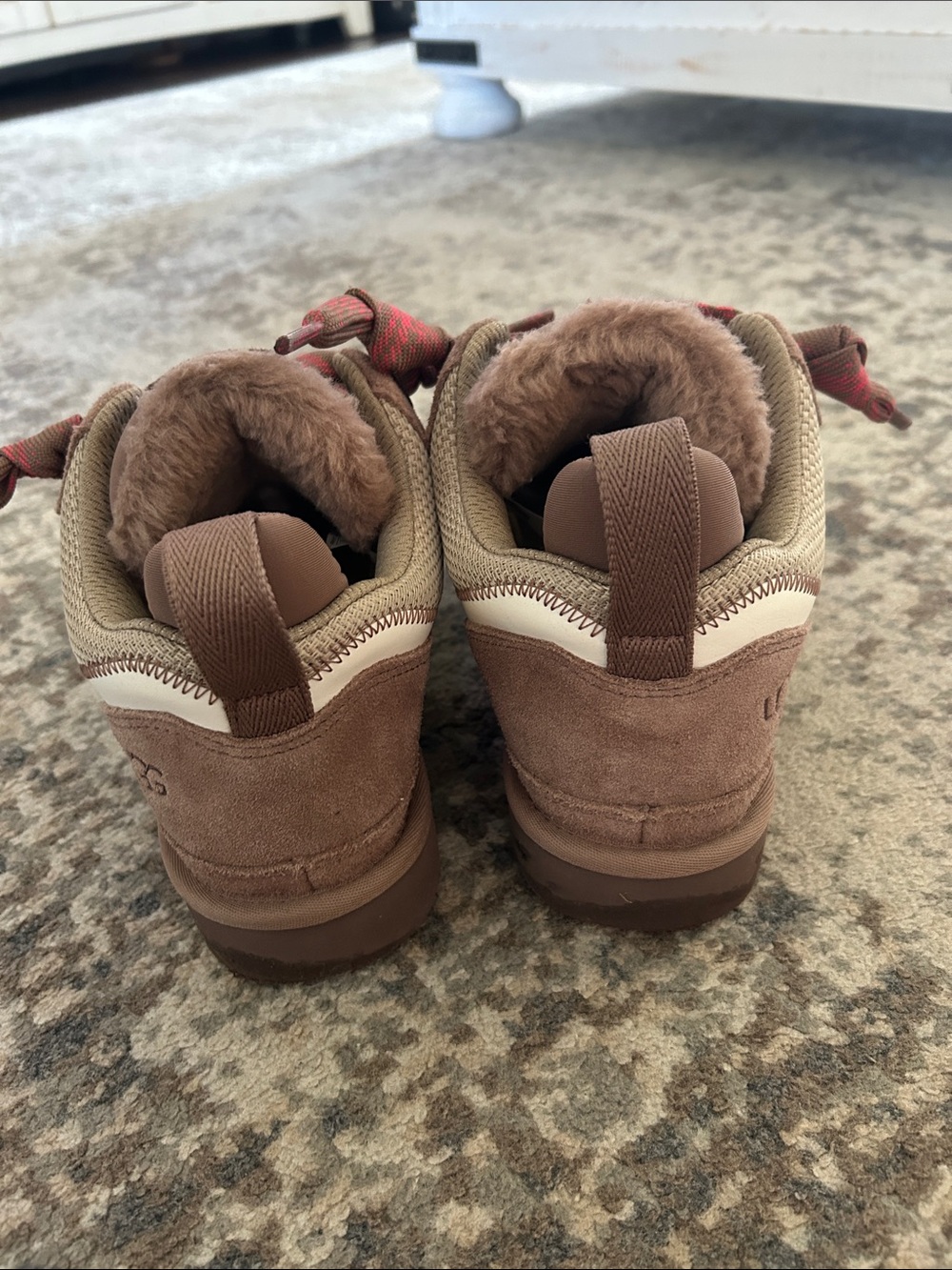 UGG Lomel Sneaker Brown & Cream Low-Top Boots with Pink-Pattern Laces - Picture 3 of 3